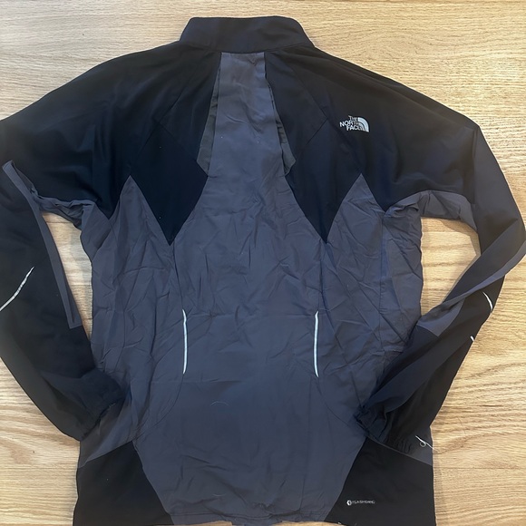 Men’s NorthFace lightweight shell - Picture 7 of 12